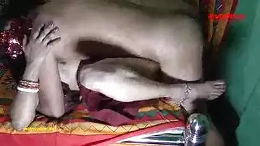 Chachi ko mama se chudte hue dekh kar Hindi bf banai