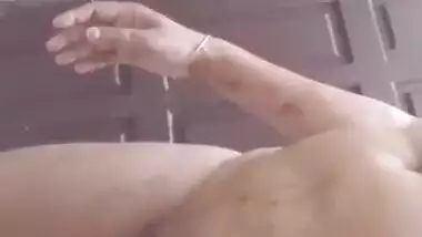 Cute Indian housewife making her own nude video