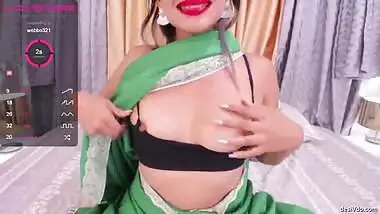 Hot NRI Bhabhi In Saree Cam Show