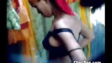 Local desi worker lady changing after bath video captured by peeper