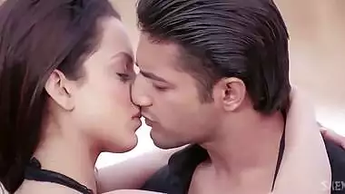 Kangana Ranaut Hot Kissing Scenes 4k