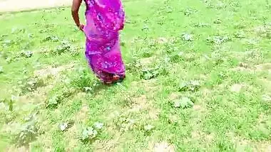 खुले मैदान में सासू मा कि चुदाई