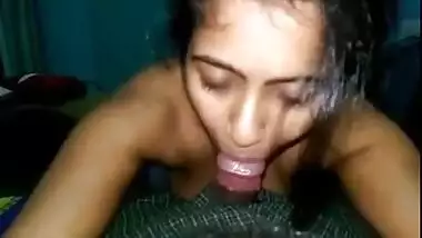 Amateur girlfriend sucks lover’s cock like a pro