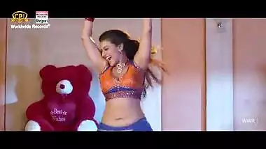 Hot Bhojpuri song starring Akshara Singh