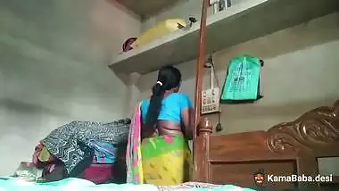 Village Bhabhi records her MMS in Indian nudes