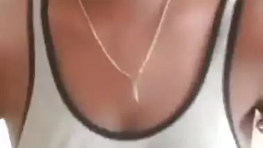 Horny Bhabhi Showing Her Boobs