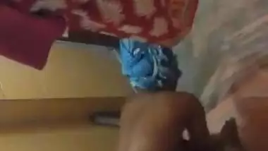 Desi bhabhi hidden cam bath