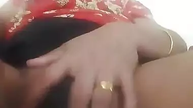 Desi aunty fingering pussy selfie cam video