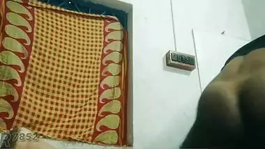 हॉट इंडियन कपल ने लाइव चुदाई की केम के सामने
