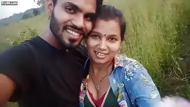 Hot couples Lipkiss Boob press my first blog Aj babu ki teen gye