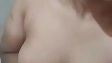 Indian girl removing bra boobs show viral clip