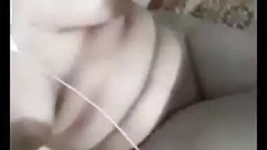 Indian GF’s shaved Indian pussy show