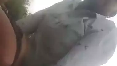 Bihari couple fucks in an open area in outdoor sex MMS
