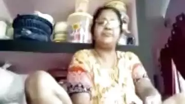 Indian Aunty Pussy Flash While Taking With Lover On Video Call