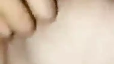 कामसुख में तड़पती लड़की