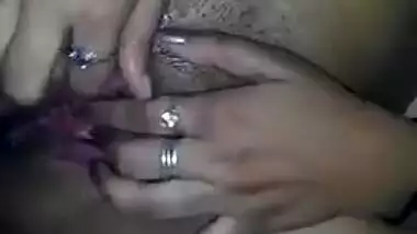 Horny bhabhi fingering hard