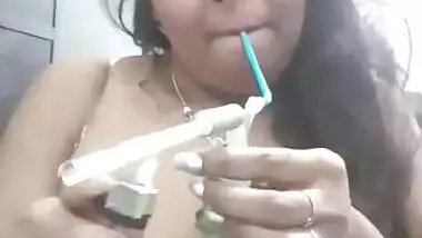 Desi Bhabhi Enjoying Smoke