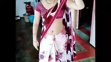 cute babe preensi navel expose dance show