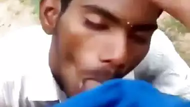 Pervert gets an outdoor blowjob from his friend