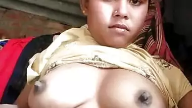 Desi village girl showing her boobs on cam