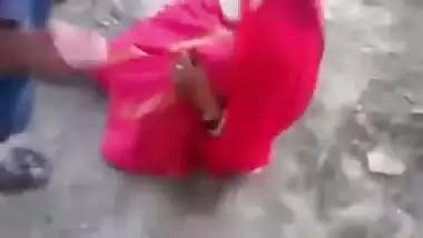 Shy Newly Married Bhabhi Blowjob Dewar In Khet