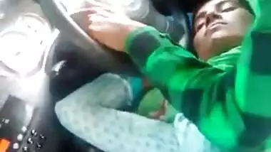 Desi lover fun in car