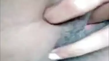 Desi cute girl fingering pussy