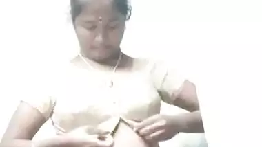 Exclusive- Sexy Mallu Bhabhi Changing Cloths