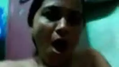 Tamil horny girl fingering herself (hotttt)