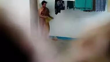 mallu bhabhi secretly filmed after shower changing