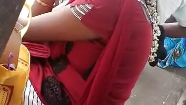 Tamil hot married girl showing her curves in busstop