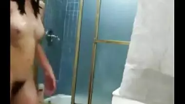 Cute Maharashtra Girlfriend Masturbates In The Shower