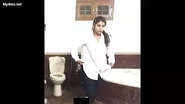 desi girl caught peeing in bathroom mms