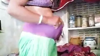 desi aunty dress change