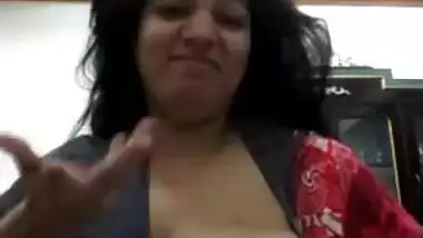 Paki bahbi showing her big boobs