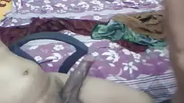 Big boobs wali desi wife handjob on cam