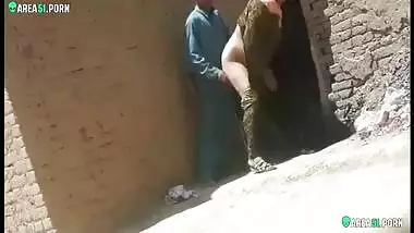 Hidden cam Pakistani dehati outdoor sex leaked online