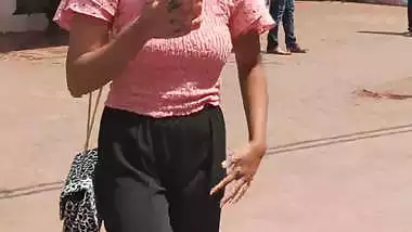 Bengali girl gives handjob to lover in outdoor sex