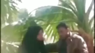 Cheating Paki aunty sucks dick outdoor in the park and swallows cum, Desi mms