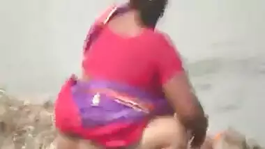 Bengali desi aunty washing mature ass in Public 