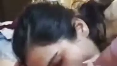 HD Indian blowjob of a lady makes her man cum profusely