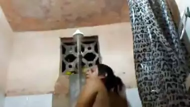 Exclusive- Desi Indian Girl Bathing