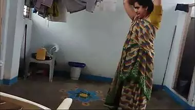 Indian home made mms clip of village aunty removed dress front of cam