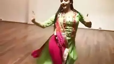 Clothed beautiful dance by sexy babe on hindi song