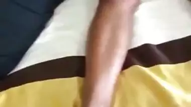 गदराया बदन बीवी ने होटल में चूसा पति के बॉस का लंड
