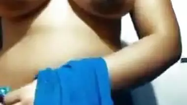 Sexy Bhabi show her big boob