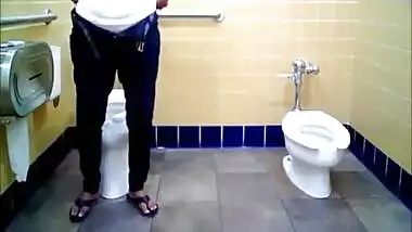 Sexy Marathi Aunty Peeing In Public Toilet