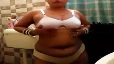 desi bhabhitripping clothes