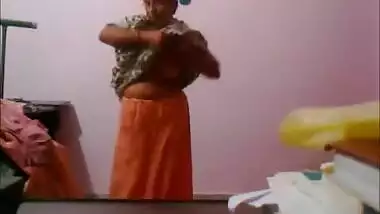 mature bhabhi saree removal secretly recorded