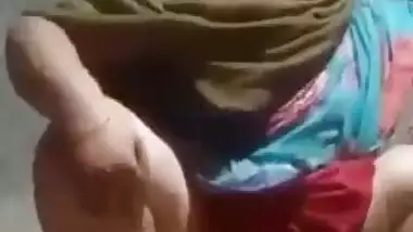 Desi village aunty show her pussy